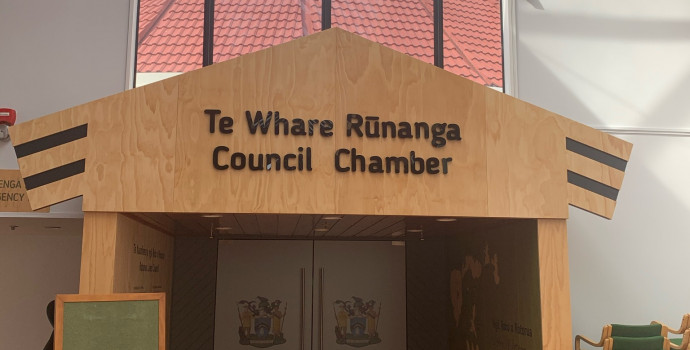 Tohu Reorua - Whare Rūnanga | Bilingual Sign - Council Chamber